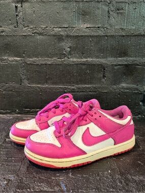 Nike Kids Low-Top Sneakers in Pink and White